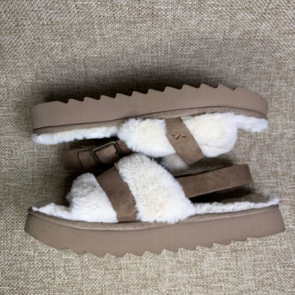 Koolaburra by UGG Fuzz'd Out Adjustable Slide Sandal in "Natural" color. Size 9. - Picture 2 of 6